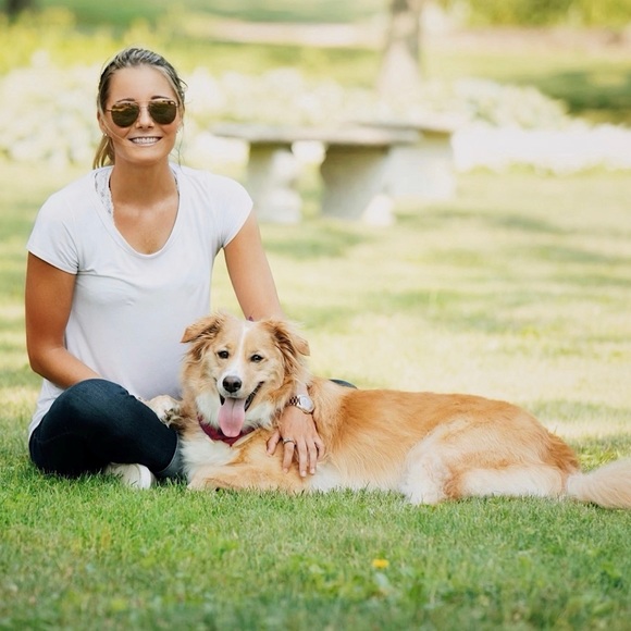 Meet your Posher, Emma - Picture 1 of 3